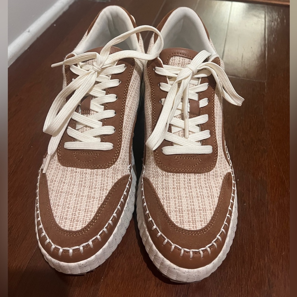 Universal Thread Women's Lace-Up Sneakers - Tan and Cream